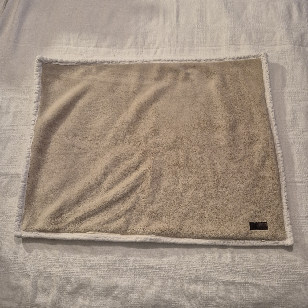 UGG soft fuzzy pillowcase zipper on bottom VGUC